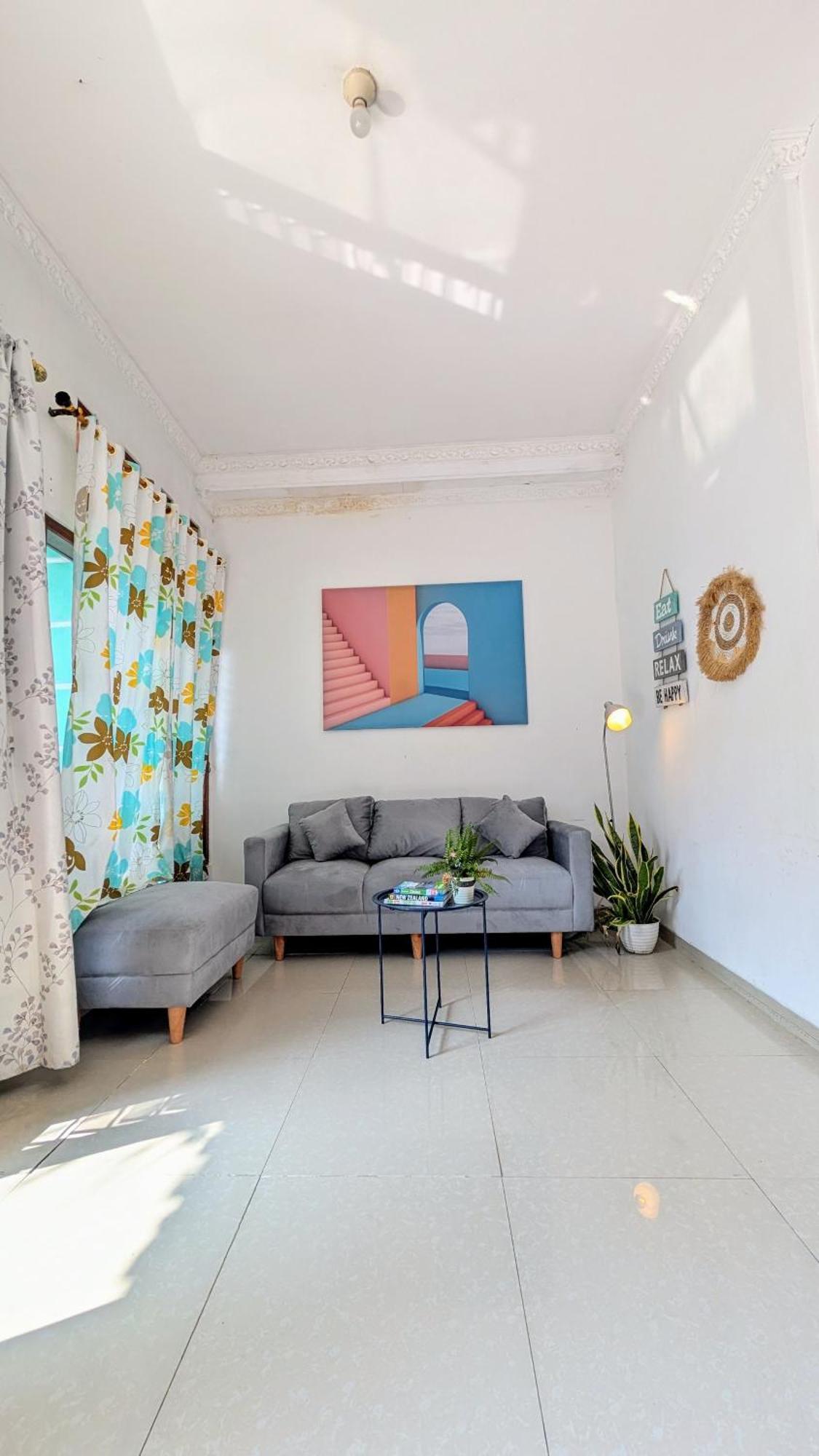 Homey Guesthouse Kertajaya Surabaya Eksteriør billede